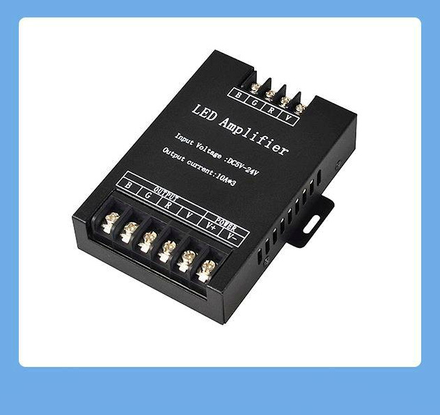 LED signal amplifier housing and terminal layout