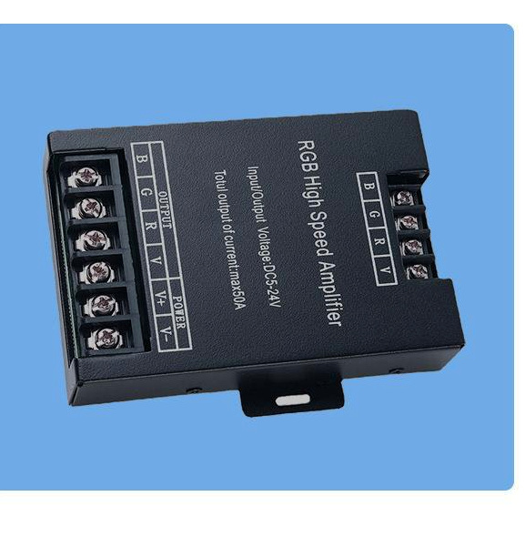 RGB high-speed amplifier housing and terminal layout